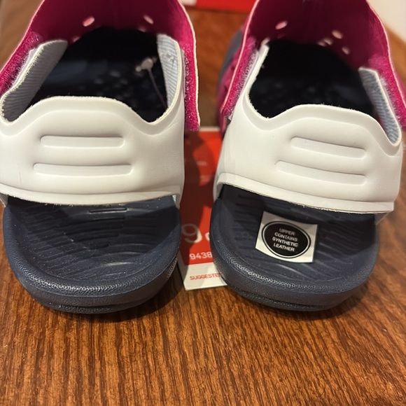 Nike toddler girl Sunray Protect 2 Sandals - Pink fuchsia
NWT and box size 9C - Picture 4 of 10